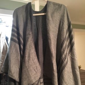 Light grey/dark grey shawl